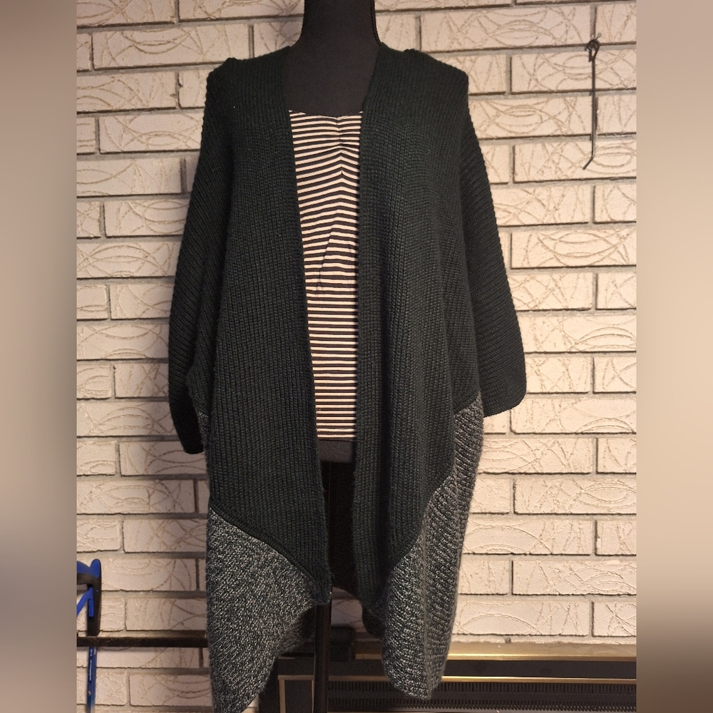Womens Open Poncho Cape Sweater Open Front Two-Tone Knit Design Fall Winter Cute